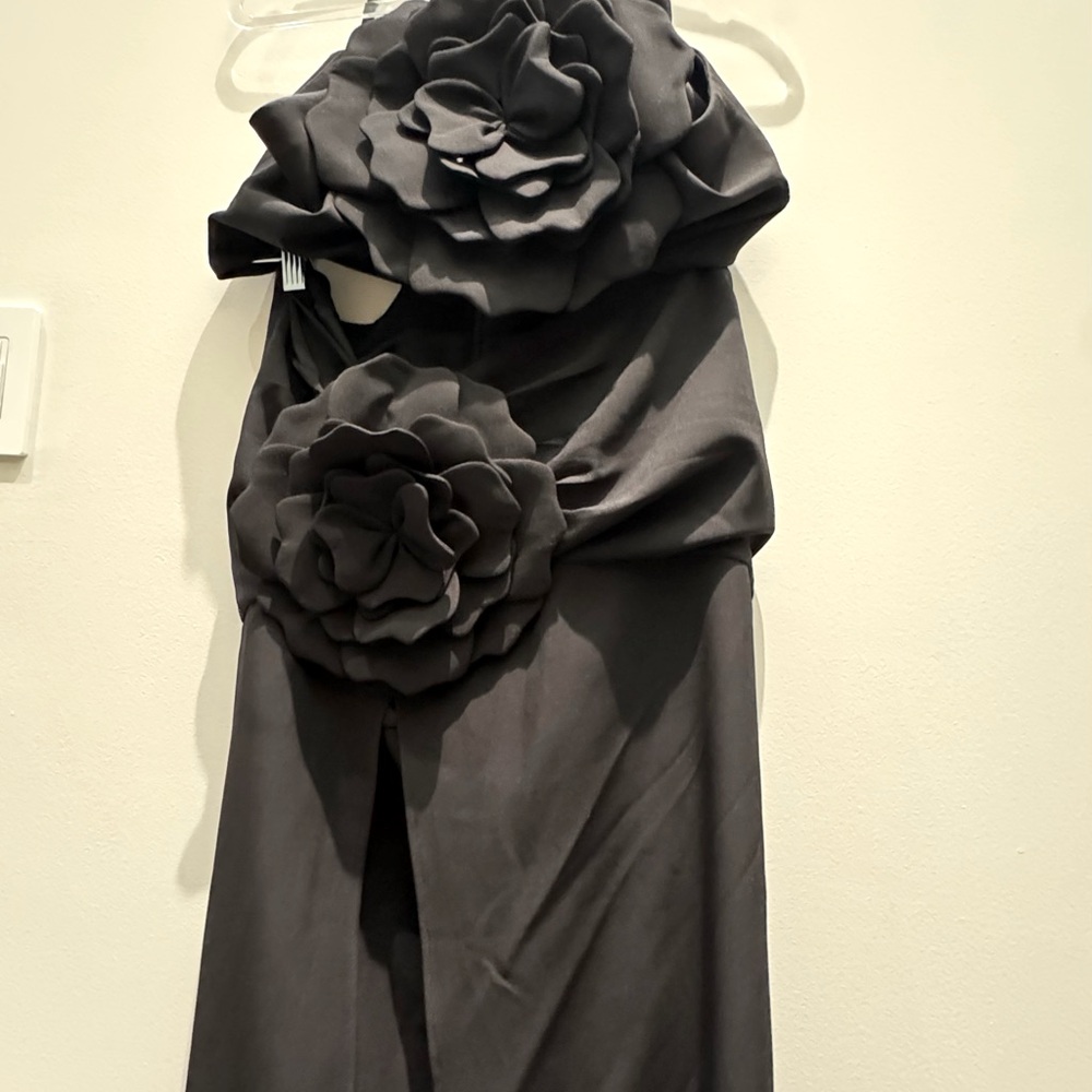 Lovers and Friends Artemis Flower Cut Out Gown in Black Size Large - Picture 4 of 15